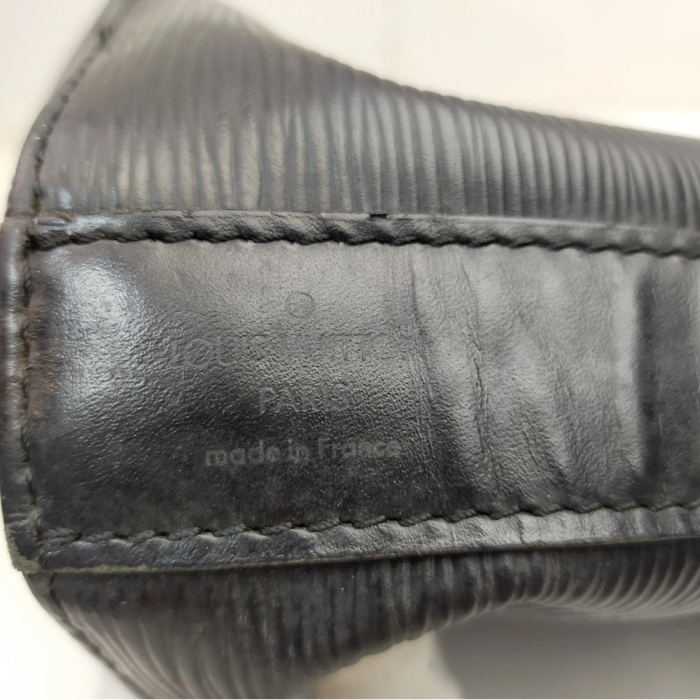Louis Vuitton Black Epi Sac D’Epaule GM - Picture 7 of 8